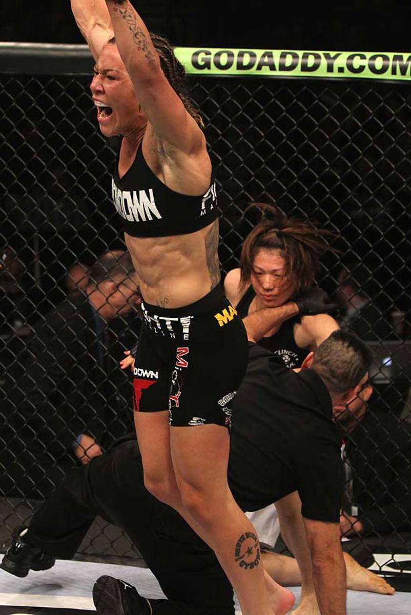 Cris-Cyborg-Santos-28.jpg