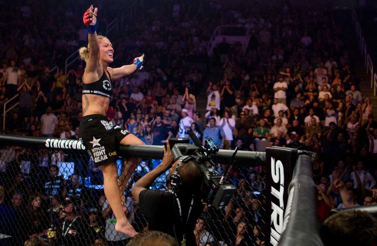 Cris-Cyborg-Santos-2.jpg