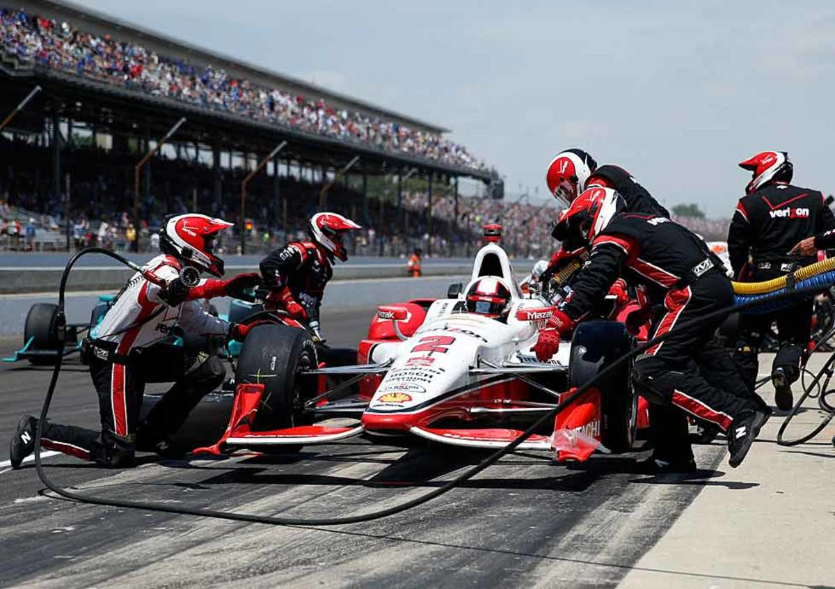 indy-gallery-montoya-pit-AP-Rob-Baker.jpg