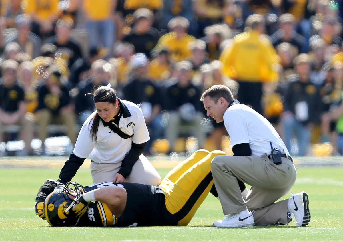 No. 17 Iowa loses DE Drew Ott for season with knee injury - Sports ...