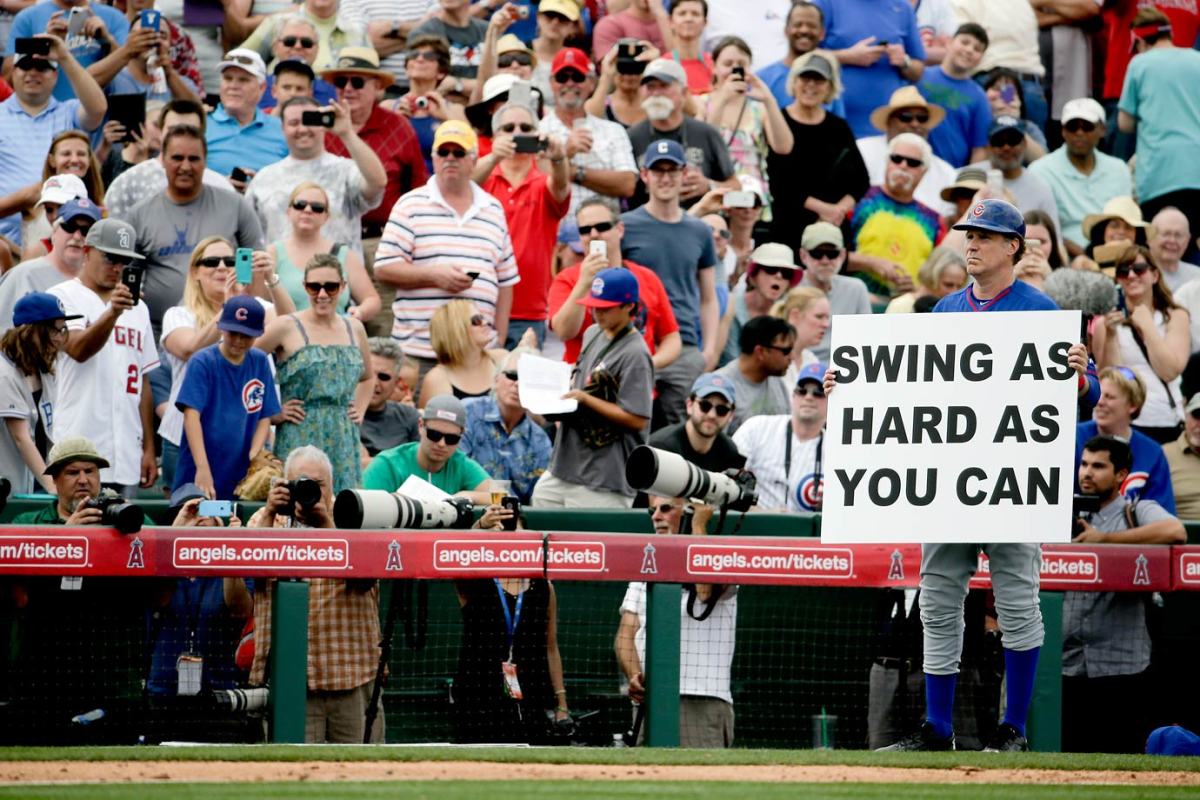 Will-Ferrell-Chicago-Cubs-third-base-coach-sign.jpg