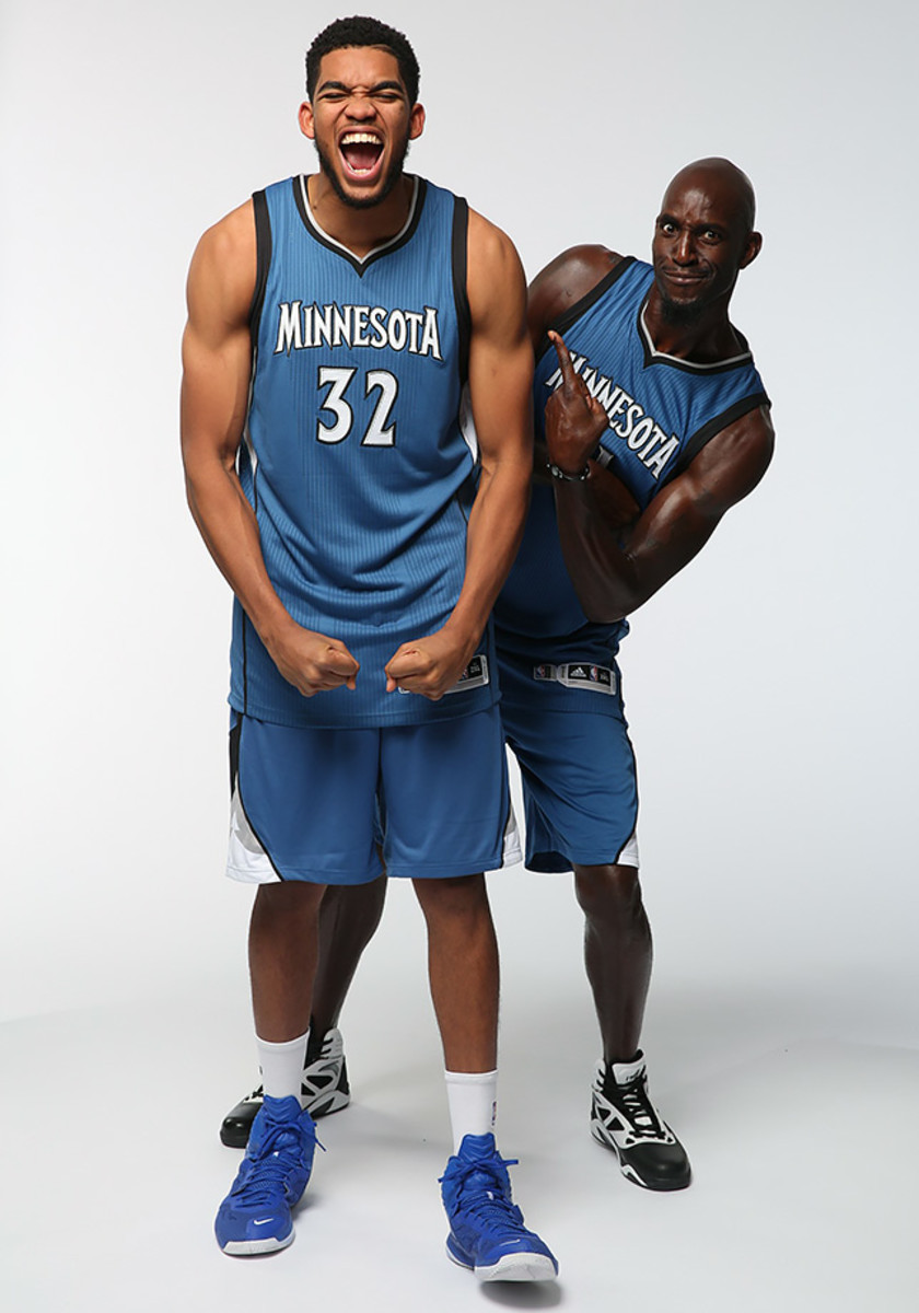 Kevin-Garnett-Karl-Anthony-Towns-X160004_TK1_033.jpg
