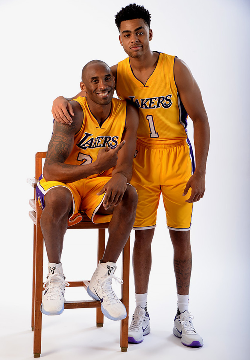 Kobe-Bryant-D'Angelo-Russell-X159986_TK1_09.jpg