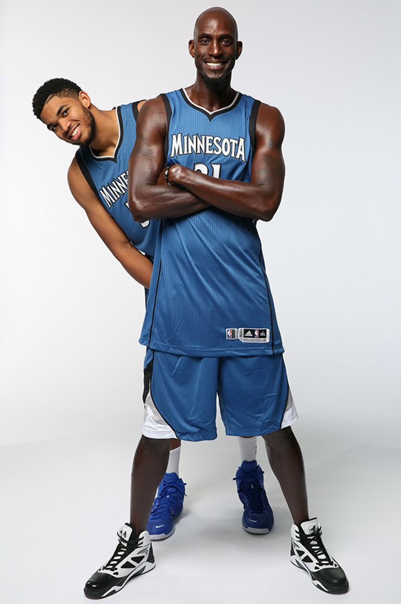 Kevin-Garnett-and-Karl-Anthony-Towns-X160004_TK1_010.jpg