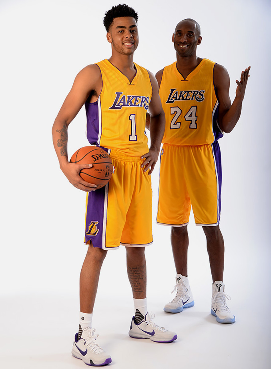 Kobe-Bryant-D'Angelo-Russell-X159986_TK1_41.jpg