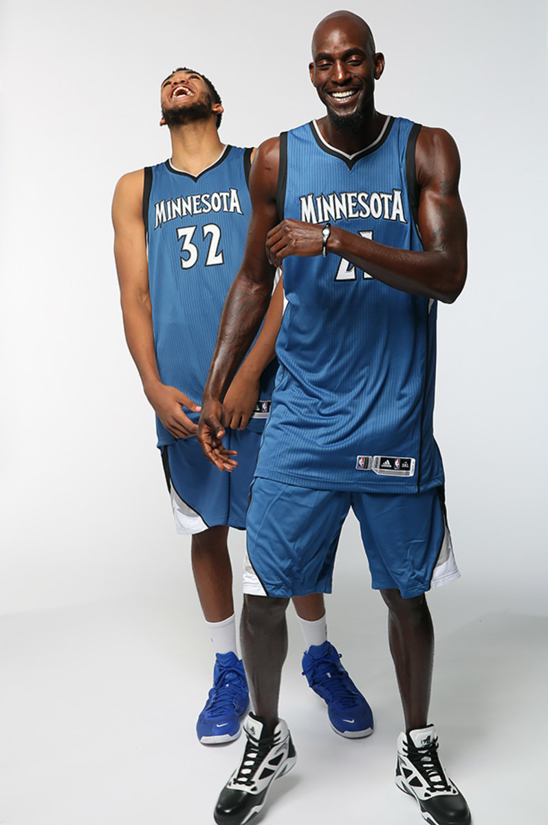 Kevin-Garnett-Karl-Anthony-Towns-X160004_TK1_002.jpg