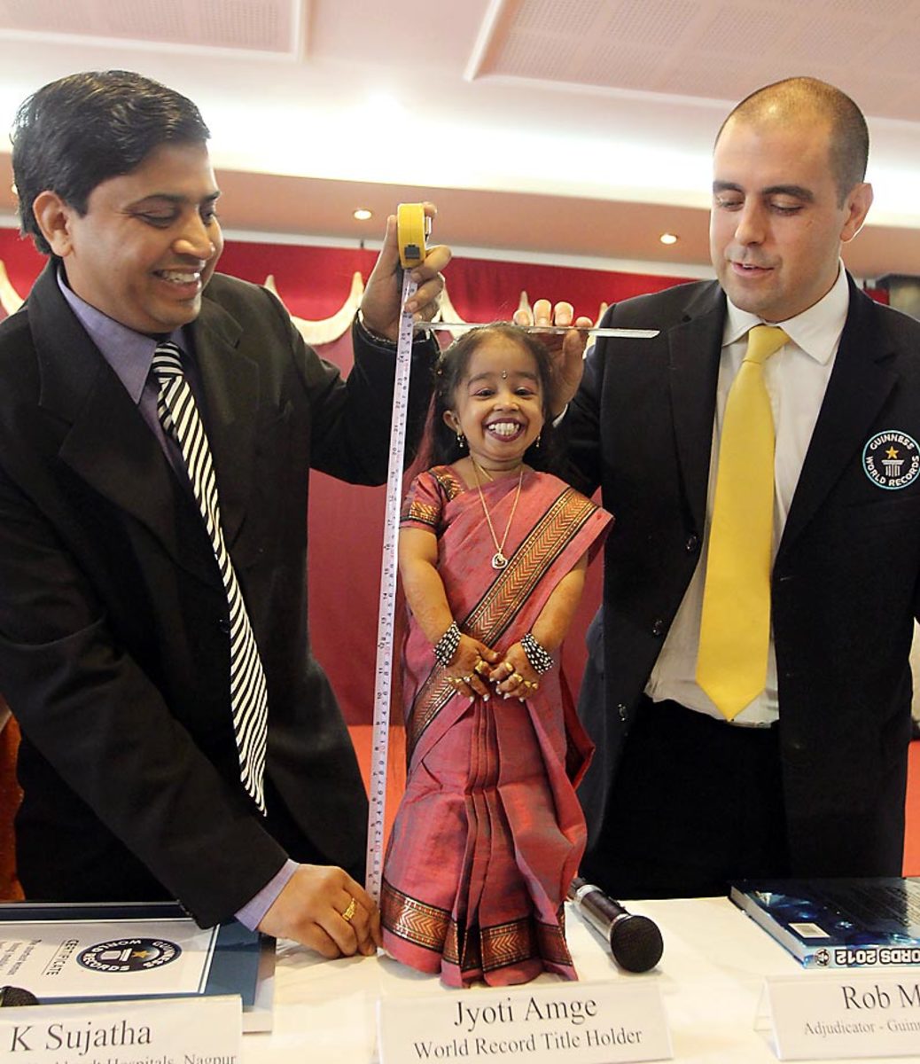 20-world-shortest-woman.jpg