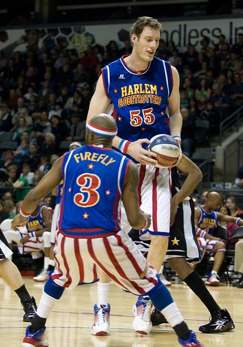 21-tallest-basketball-player.jpg