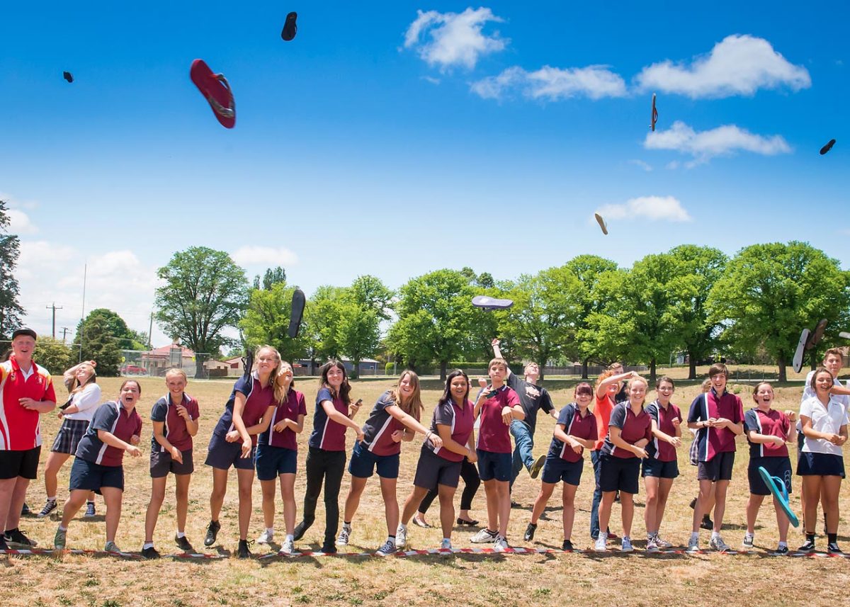 AUSTRALIAMost-people-throwing-thongs-flip-flops-simultaneously-1-copy.jpg