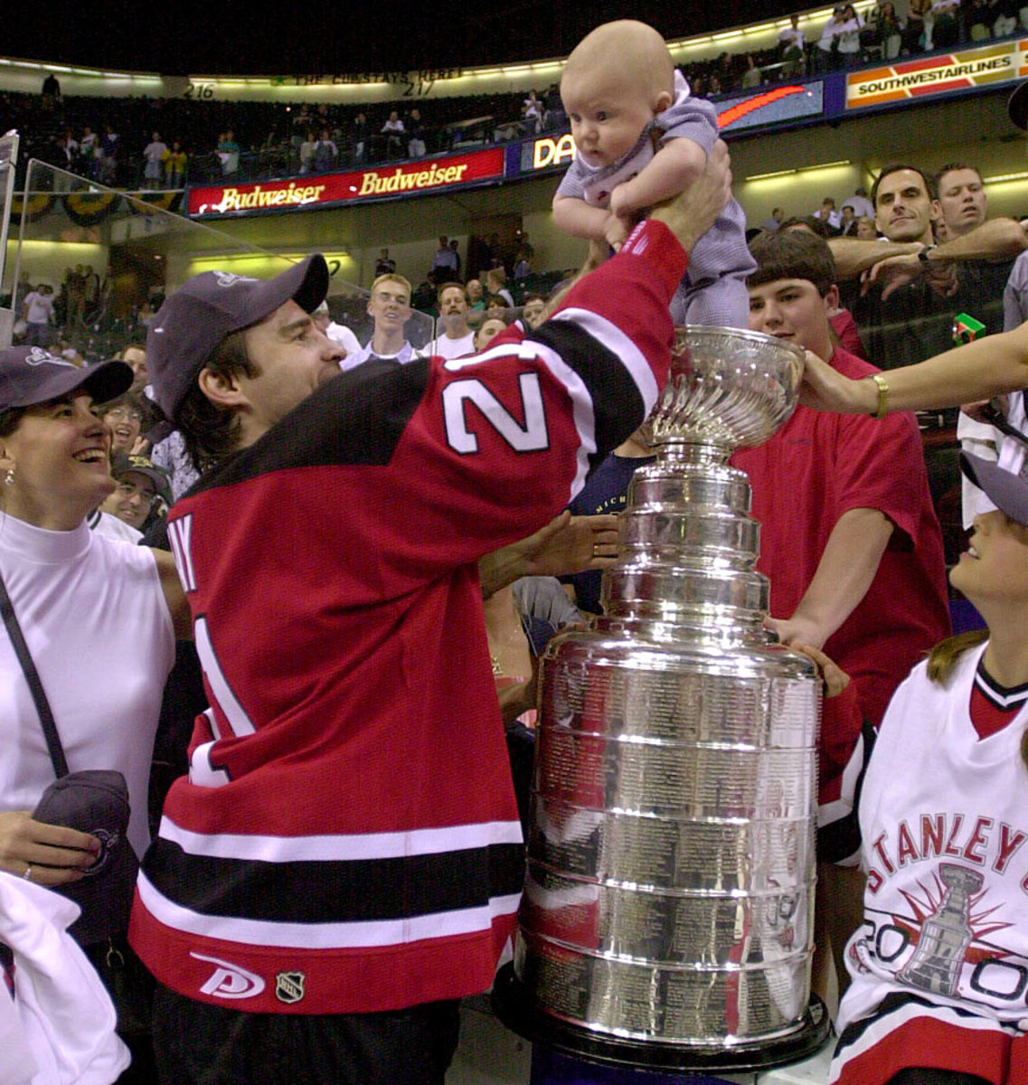 Blackhawks' Vermette puts new baby in Stanley Cup for Father's Day