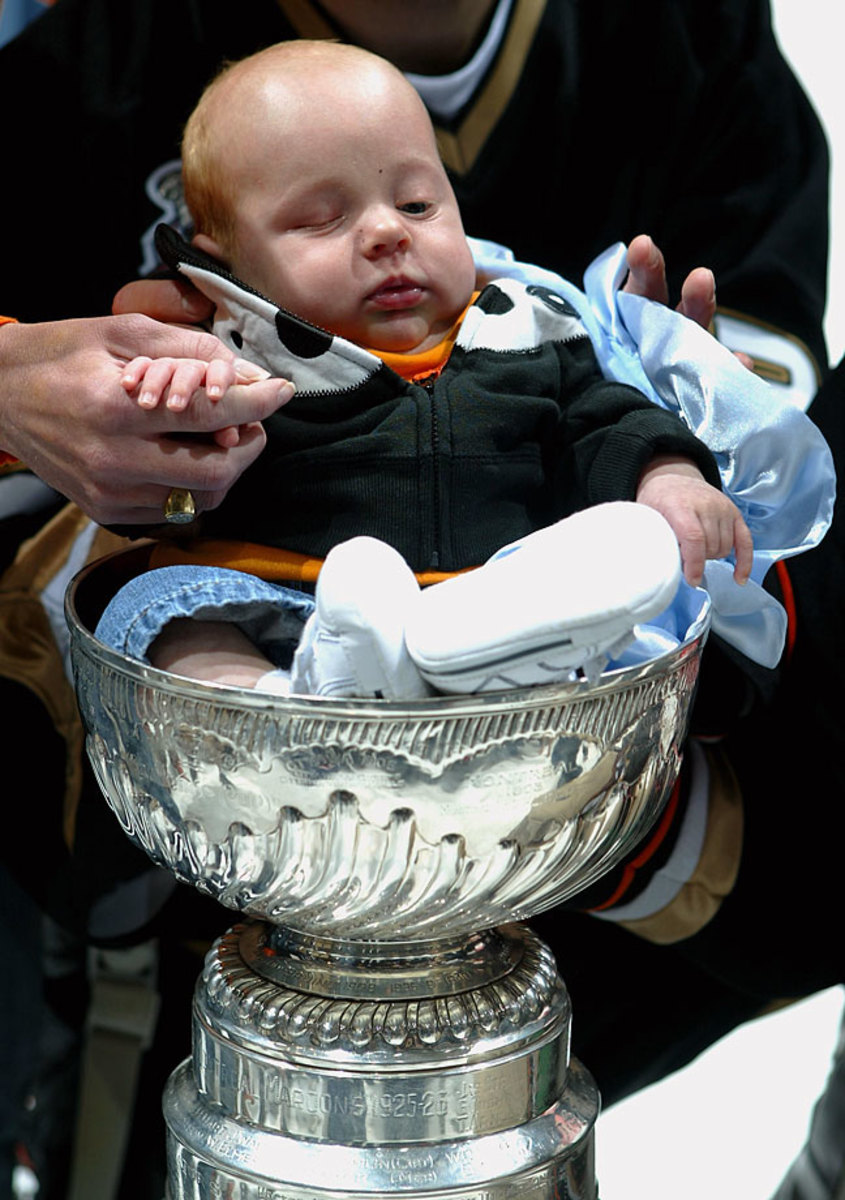 Imagine having baby pictures in the Stanley Cup🥺🏆 #hockey #stanleycu