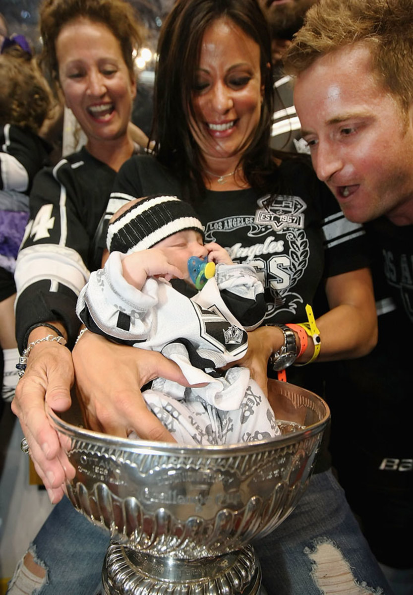 Stanley Cup: Chicago Blackhawks celebrate with adorable kids