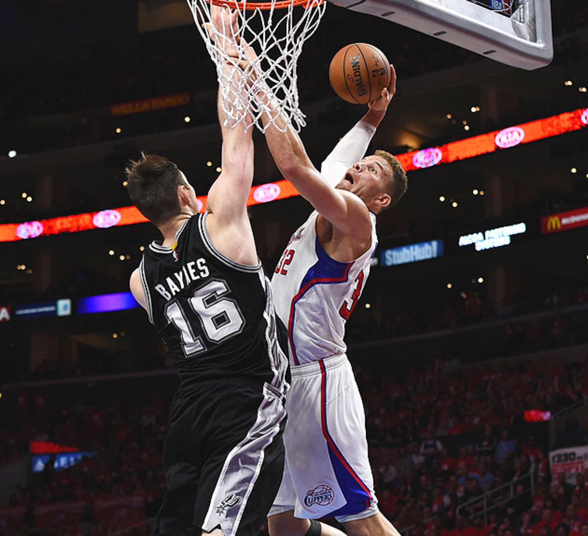 blake-griffin-dunk-aron-baynes-clippers-spurs-game-1.jpg
