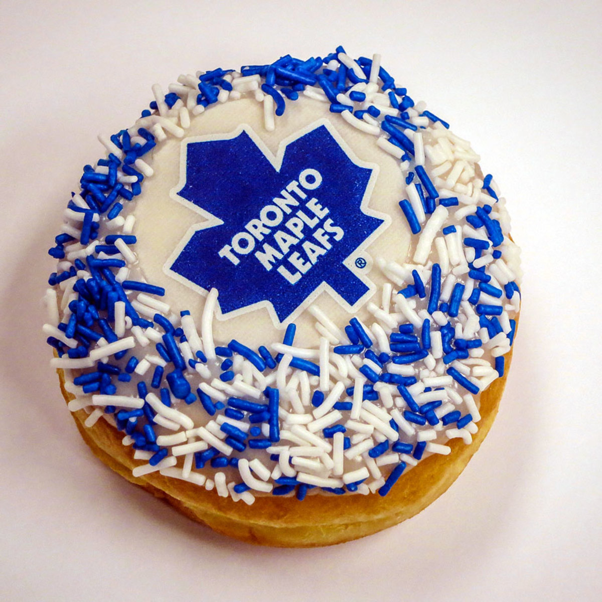 Toronto-Maple-Leafs-donut-doughnut.jpg