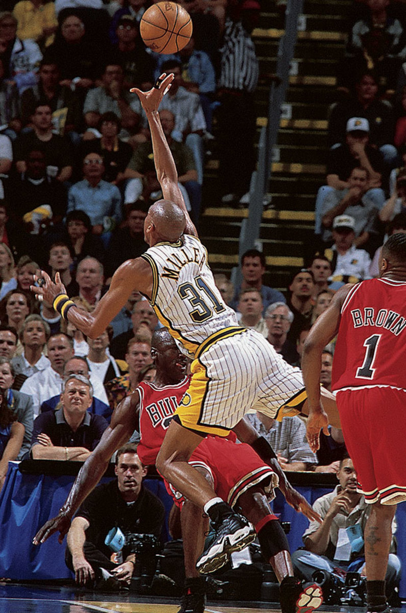 1998-0523-Reggie-MIller-Michael-Jordan-pac03_s.jpg