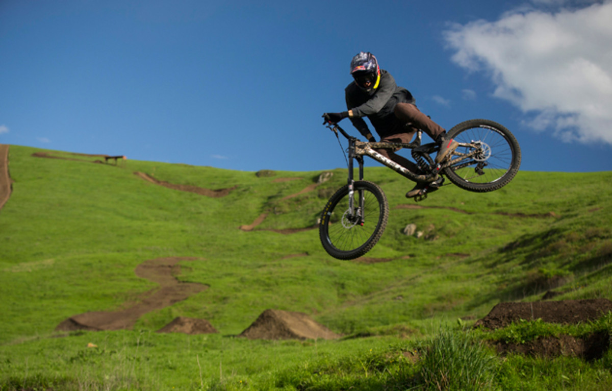 brandon-semenuk-anthill-films-teton-gravity-research-MTB-unreal-movie-630-3.jpg