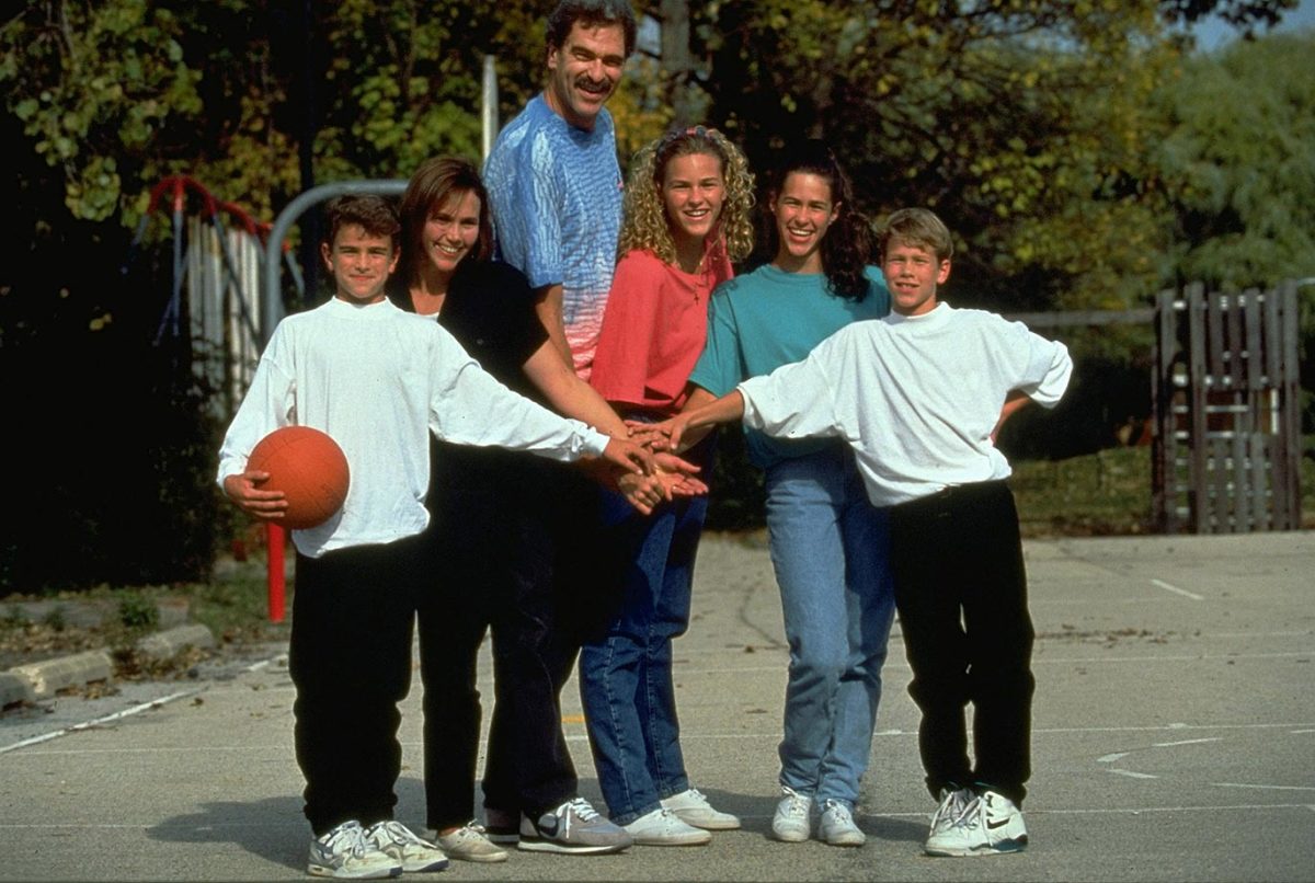 1991-1009-Phil-Jackson-wife-June-daughters-Chelsea-Brooke-sons-Charley-Ben-05045418.jpg