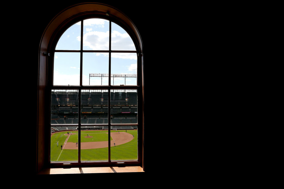 2015-Orioles-White-Sox-empty-stadium-Camden-Yards-471542814.jpg