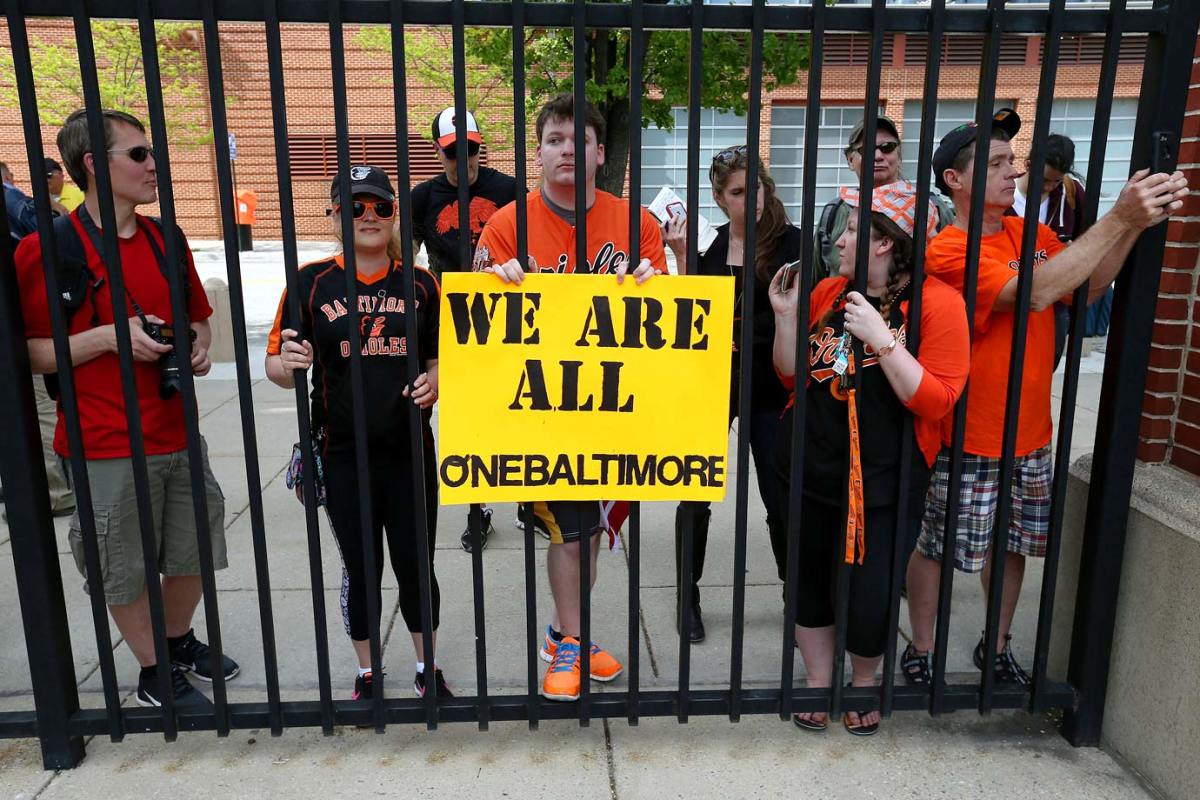 2015-Orioles-White-Sox-empty-stadium-Camden-Yards-fans.jpg