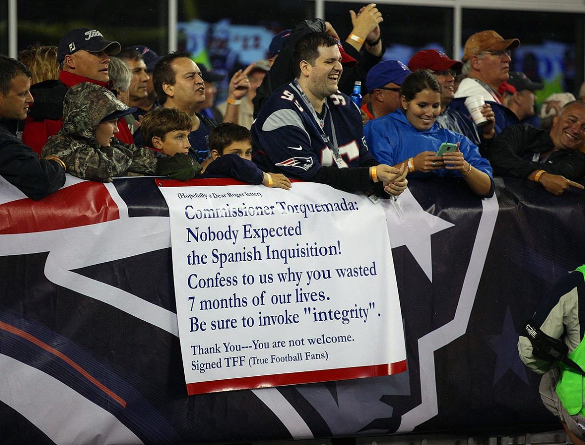 New-England-Patriots-fans-X159924_TK1_3702.jpg