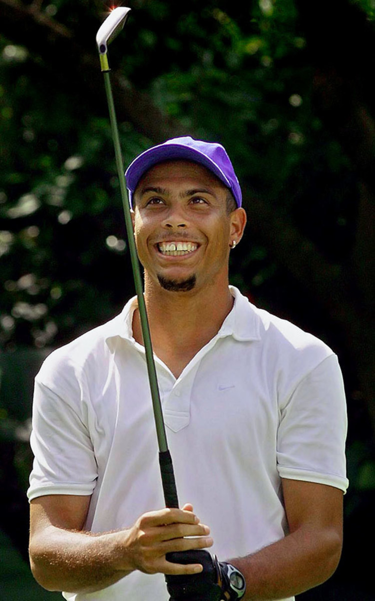 2001-0321-Ronaldo-golf.jpg