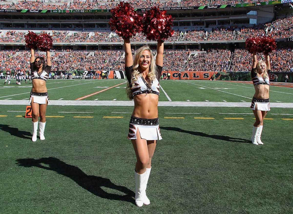 Cincinnati-Bengals-Ben-Gals-cheerleaders-492268682.jpg