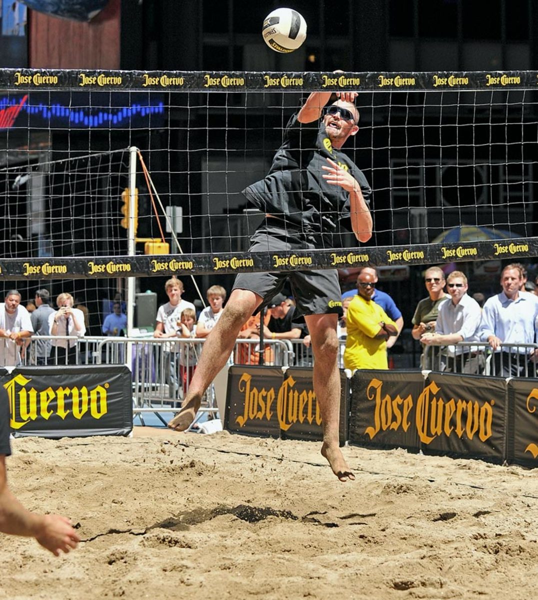 2011-Kevin-Love-volleyball.jpg