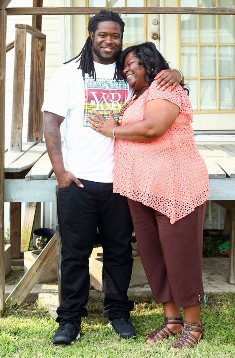 Eddie-Lacy-mom-Wanda-X158456_TK1_016.jpg