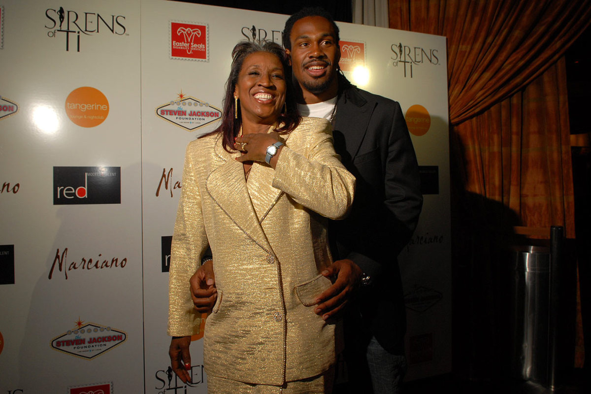 steven-jackson-mom-016727247.jpg