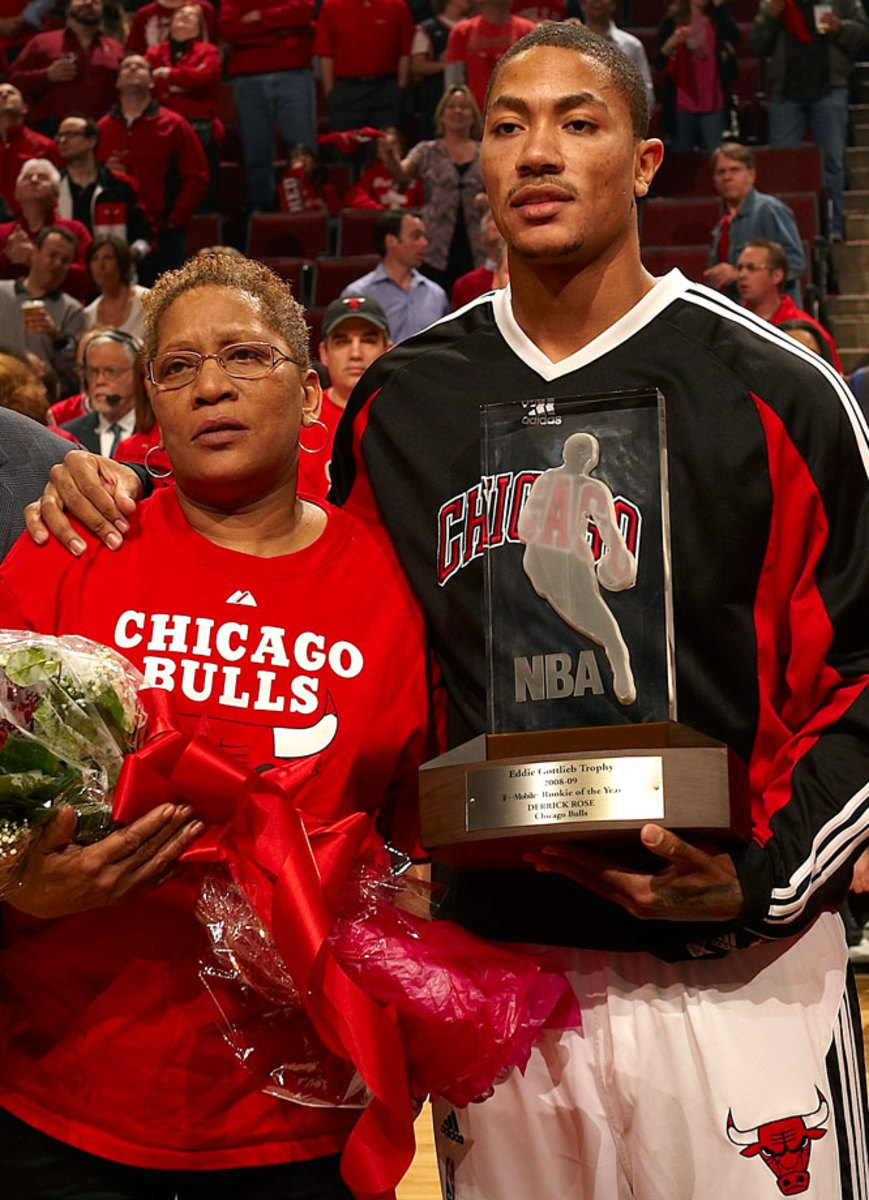 derrick-rose-mom-brenda-ophx-38997.jpg