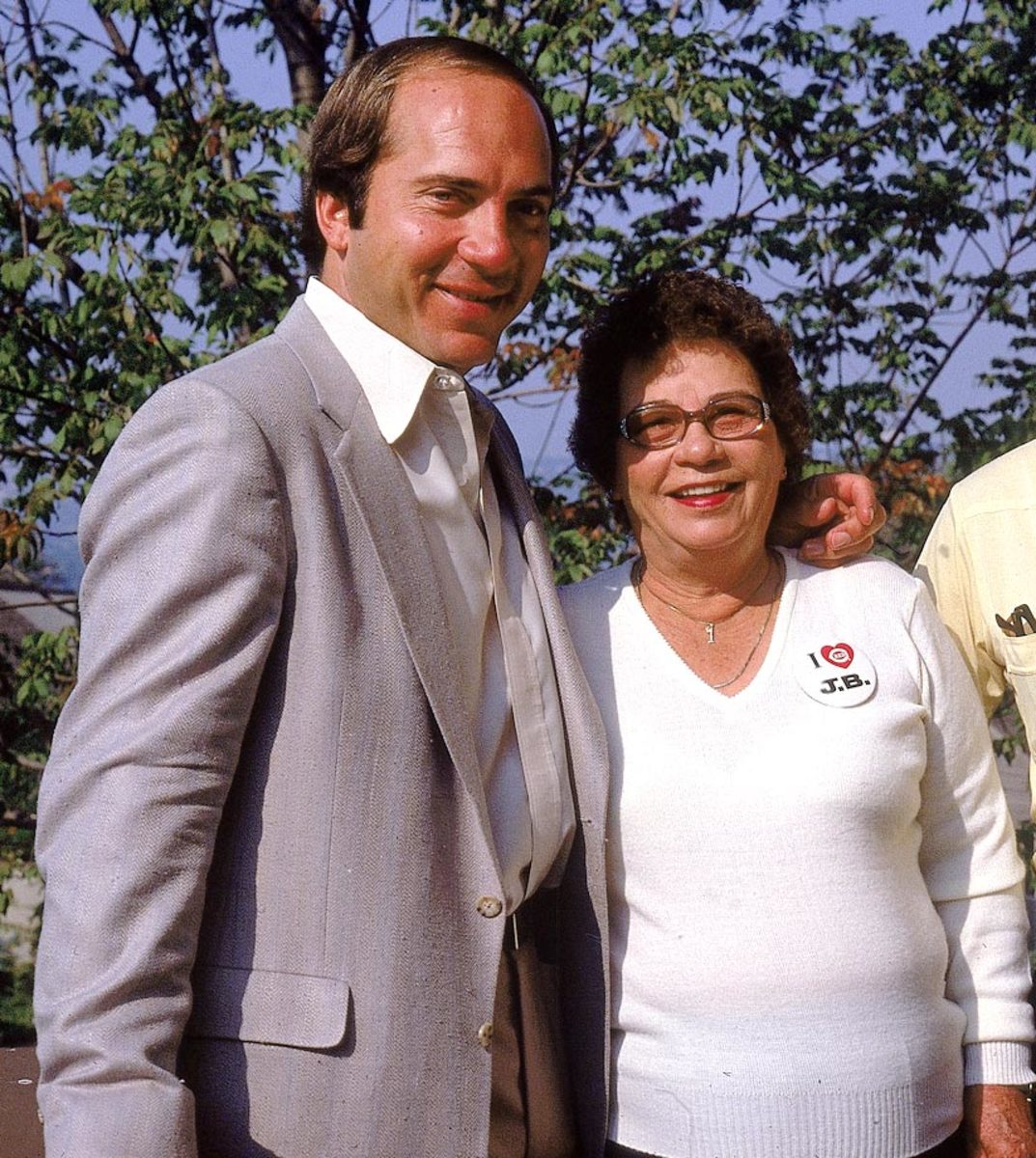 johnny-bench-mom-katy-001305074.jpg