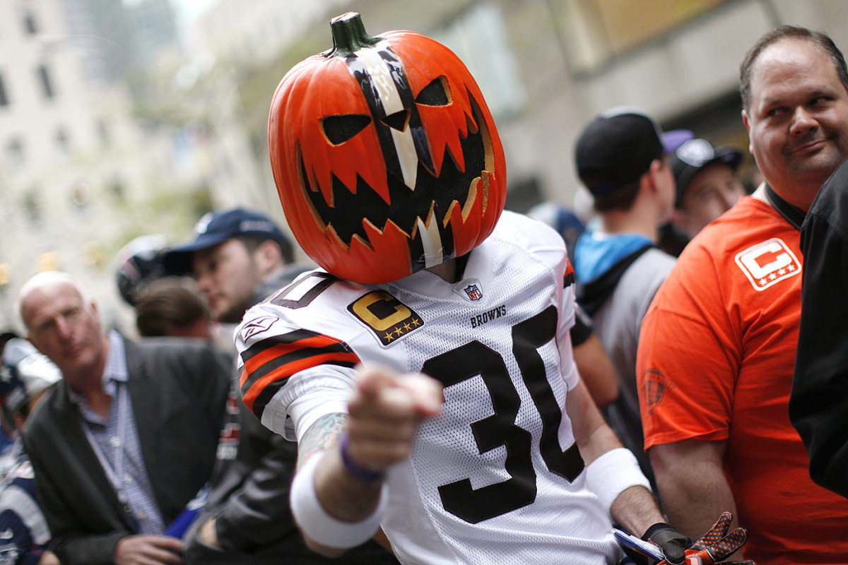 2014-Cleveland-Browns-fan-pumpkin-head.jpg