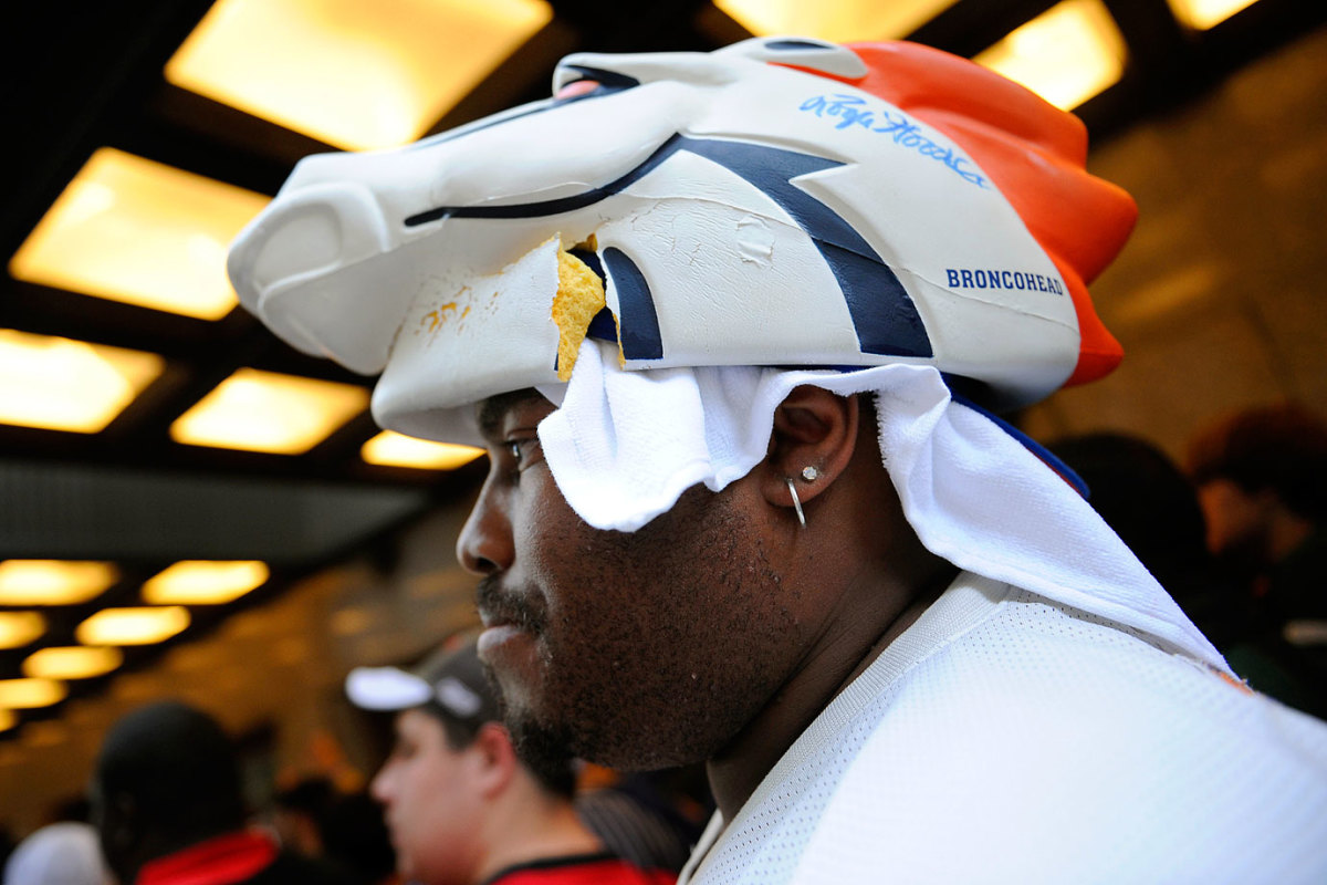 2010-Denver-Broncos-fan.jpg