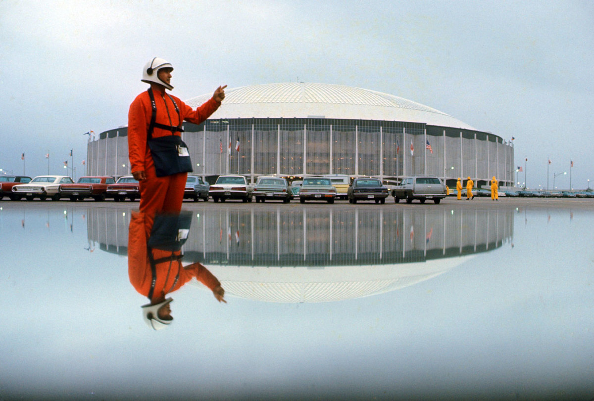 1967-Astrodome-attendant-080060206.jpg