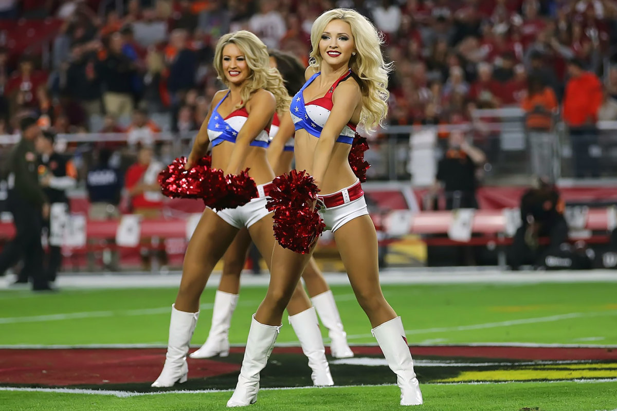 Arizona-Cardinals-cheerleaders-AZ_Cards_Cheer-112215-ZYP_1026.jpg