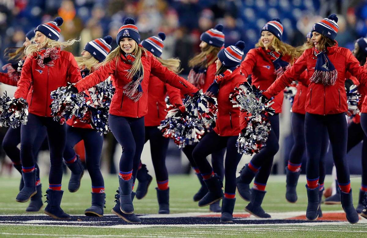 New-England-Patriots-cheerleaders-AP_294899994851.jpg