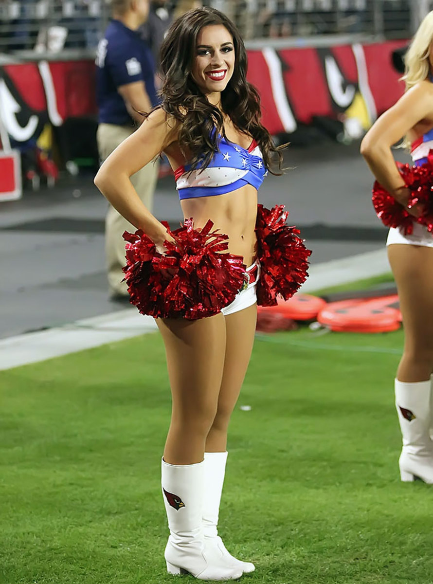 Arizona-Cardinals-cheerleaders-AZ_Cards_Cheer-112215-ZYP_1136.jpg