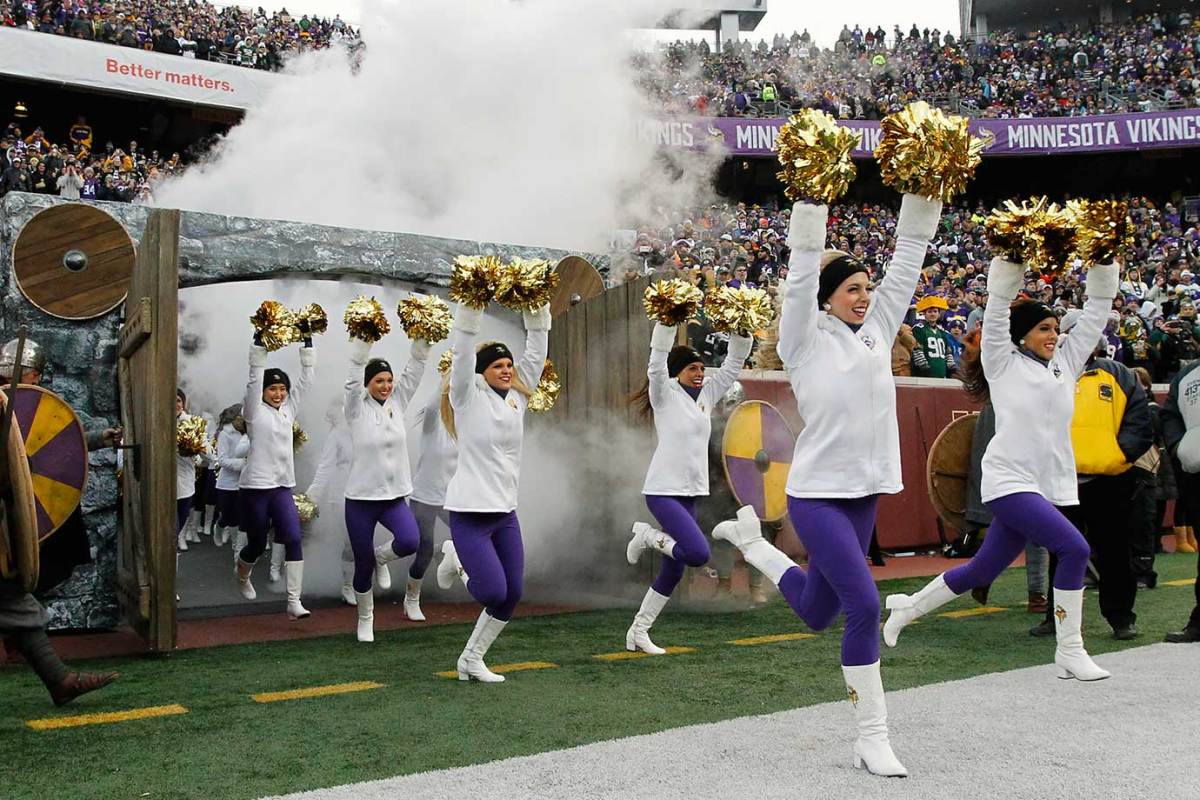 Minnesota-Vikings-cheerleaders-AP_260220111651.jpg