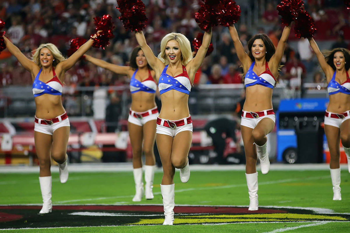 Arizona-Cardinals-cheerleaders-AZ_Cards_Cheer-112215-ZYP_0965.jpg