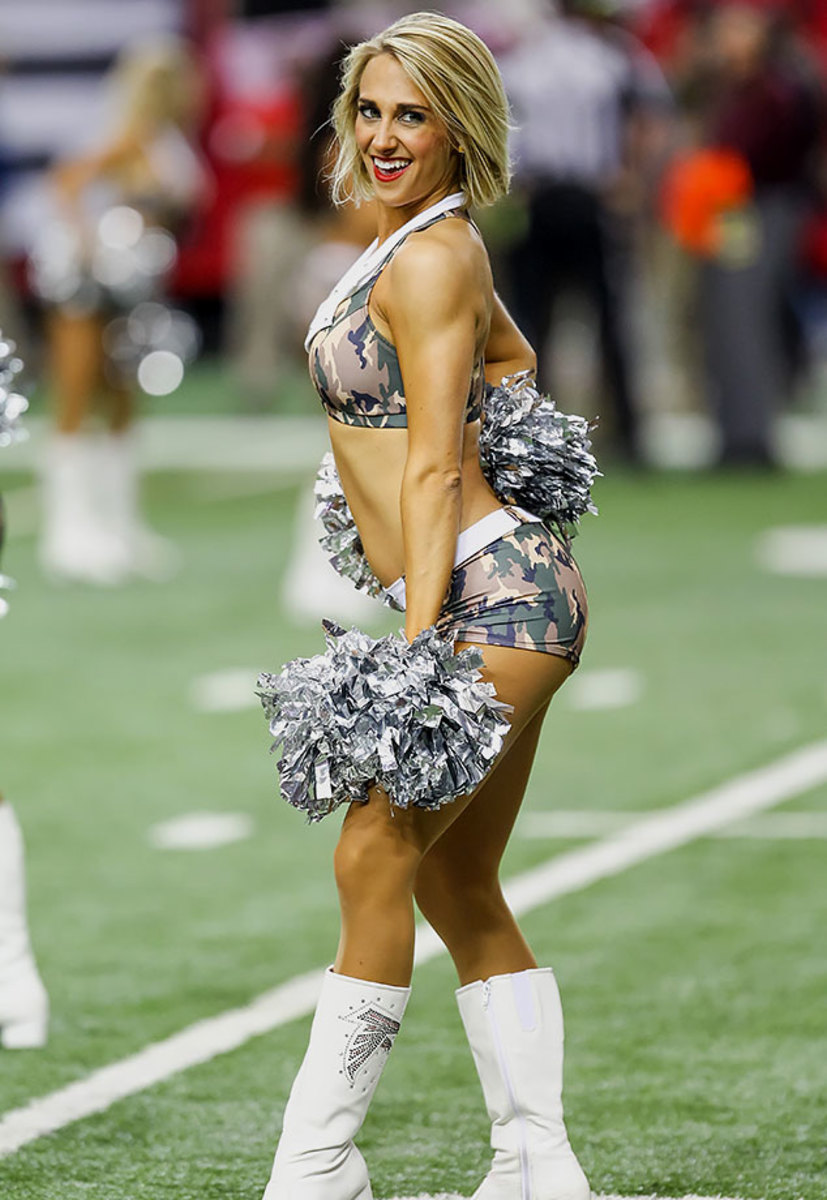Atlanta-Falcons-cheerleaders-CFB151122_018_Colts_at_Falcons.jpg