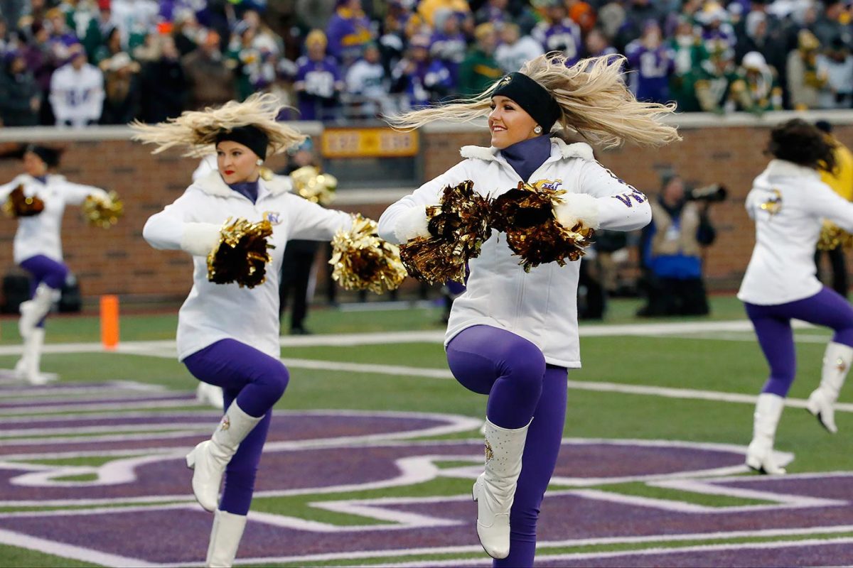 Minnesota-Vikings-cheerleaders-AP_928813604573.jpg