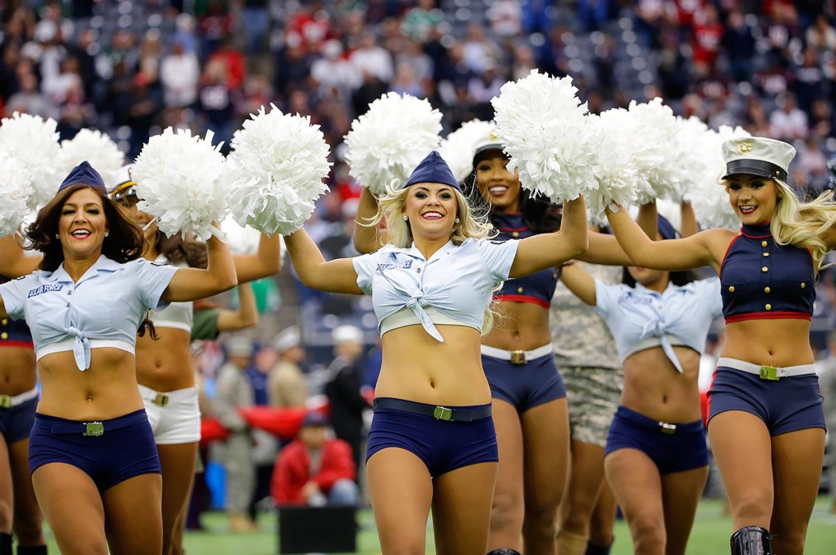 Houston-Texans-cheerleaders-AP_260250544810.jpg