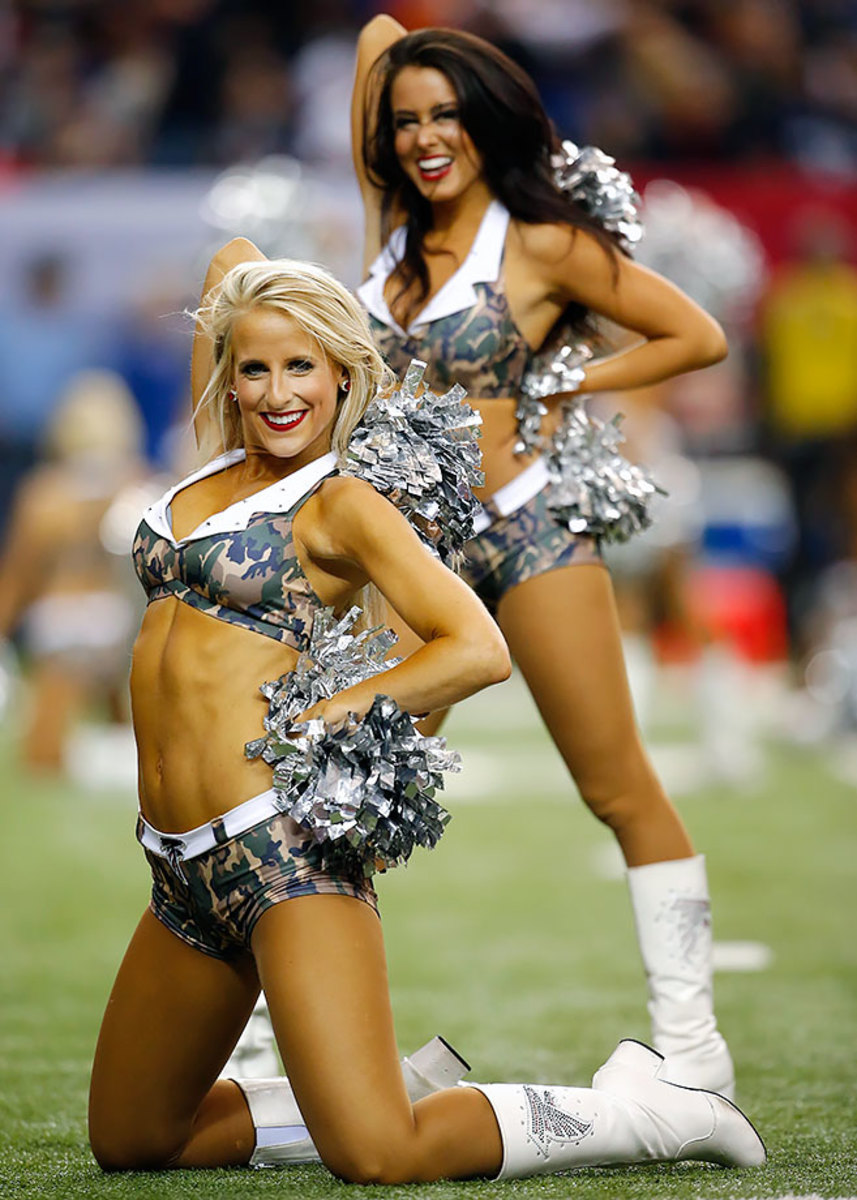 Atlanta-Falcons-cheerleaders-488151122_0686_Colts_at_Falcons.jpg