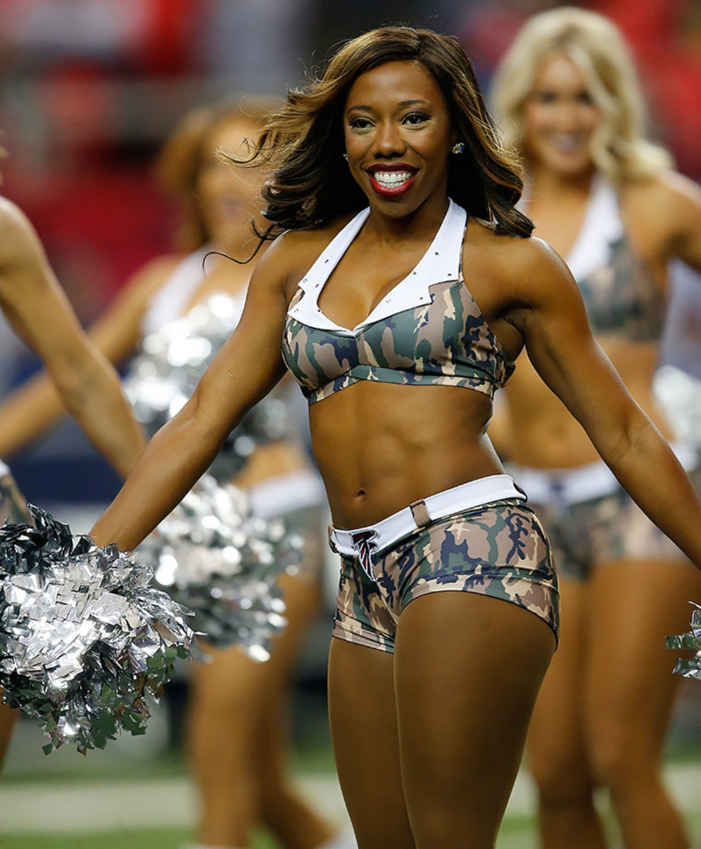 Atlanta-Falcons-cheerleaders-AP_318885875075.jpg