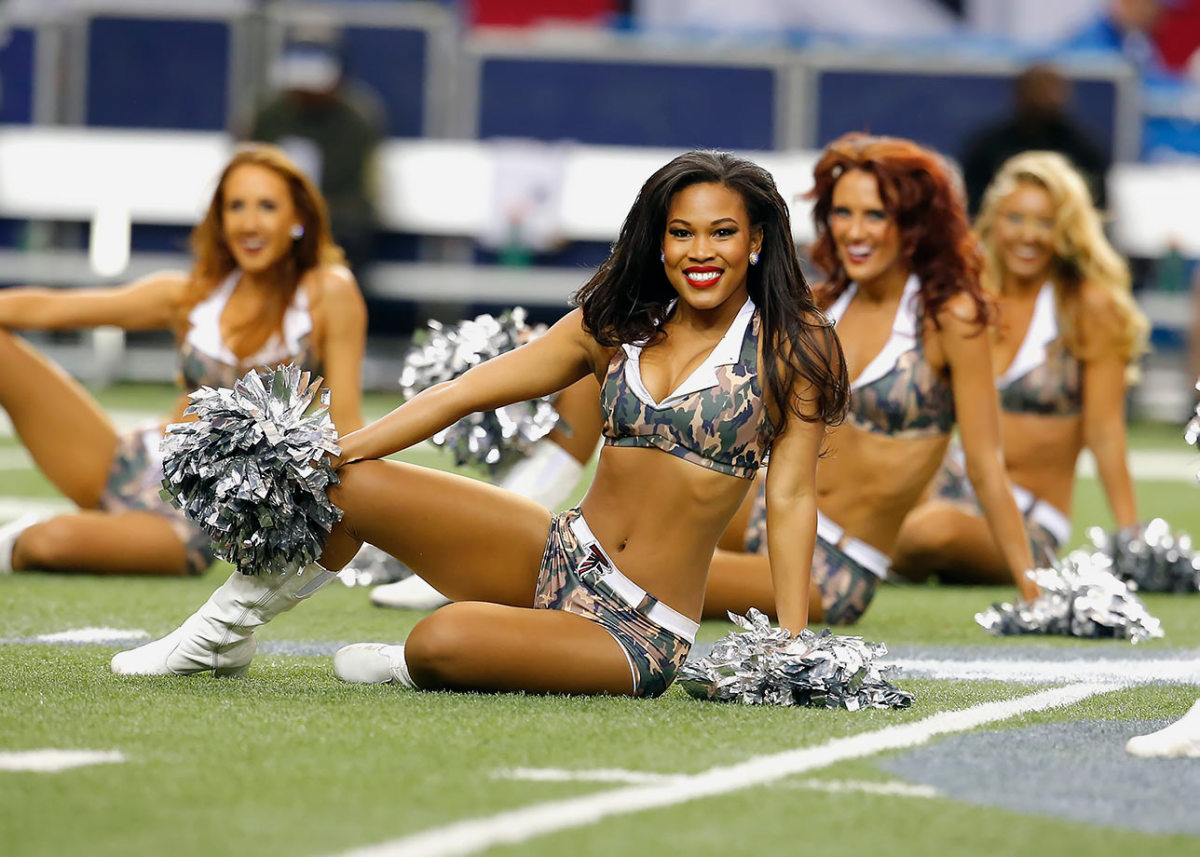 Atlanta-Falcons-cheerleaders-488151122_0679_Colts_at_Falcons.jpg