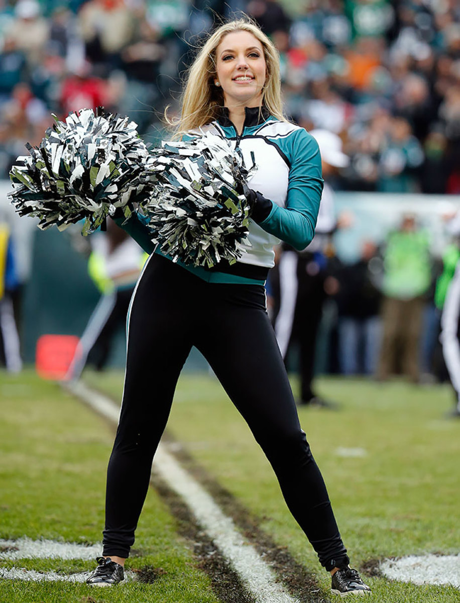 Philadelphia-Eagles-cheerleaders-AP_328576348317.jpg