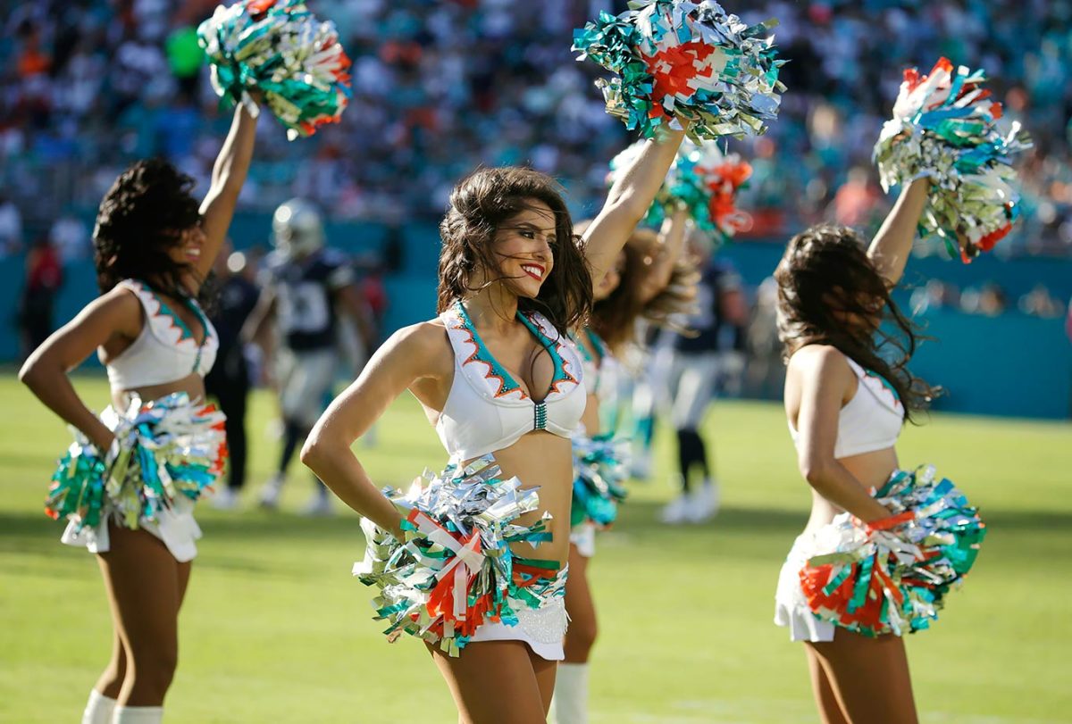 Miami-Dolphins-cheerleaders-AP_712436019133.jpg