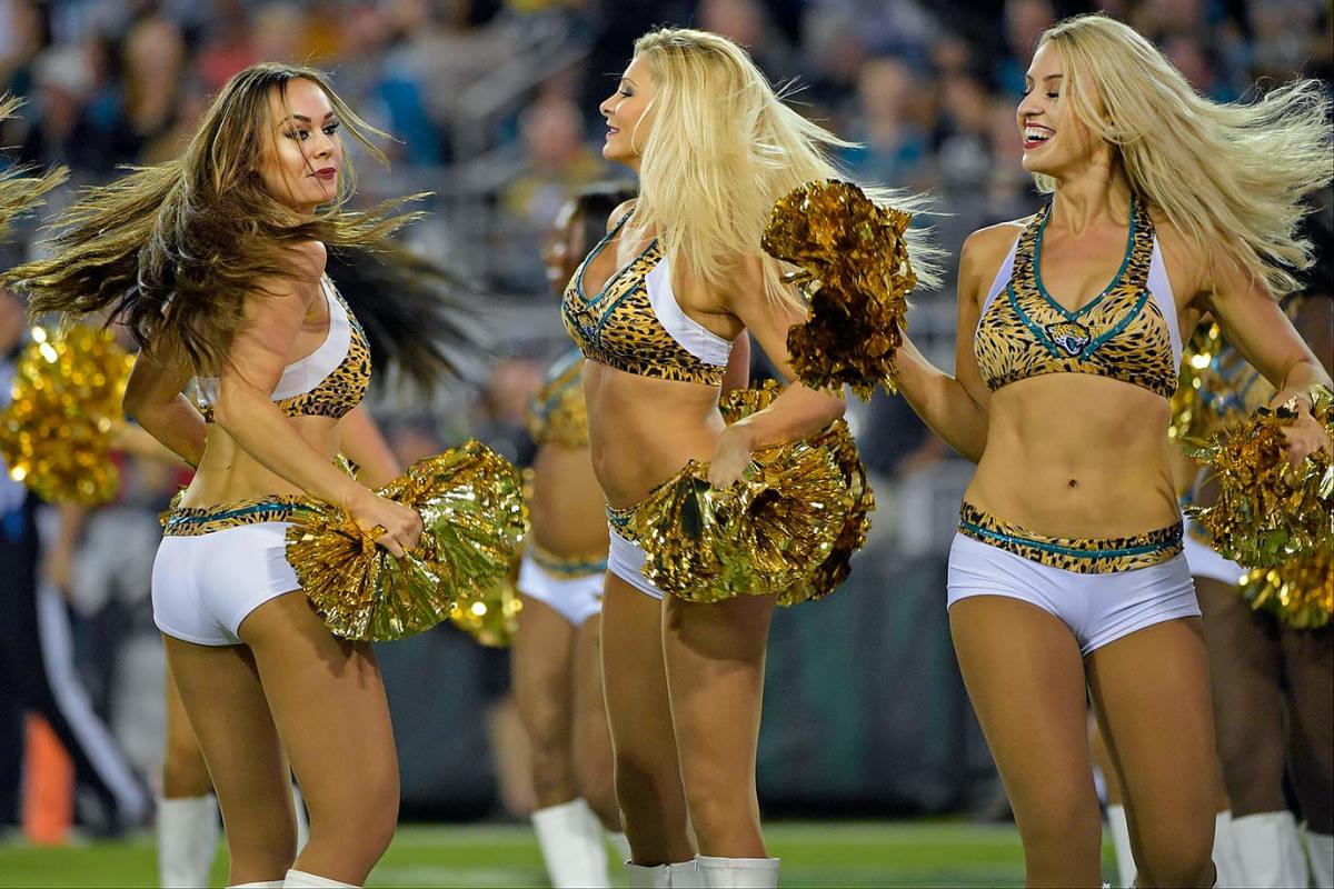 Jacksonville-Jaguars-ROAR-cheerleaders-AP_477147710786.jpg