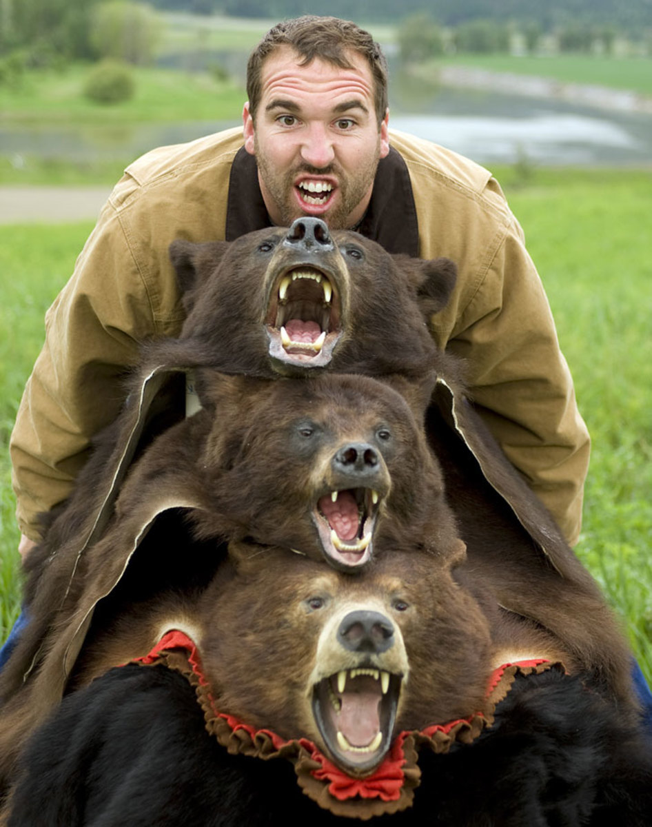 Jared-Allen-hunting-bears_0.jpg