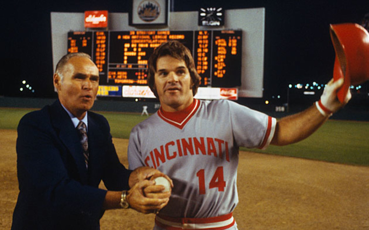 Rose shared a moment with Tommy Holmes after breaking the latter's Modern Era NL-record 37-game hitting streak.